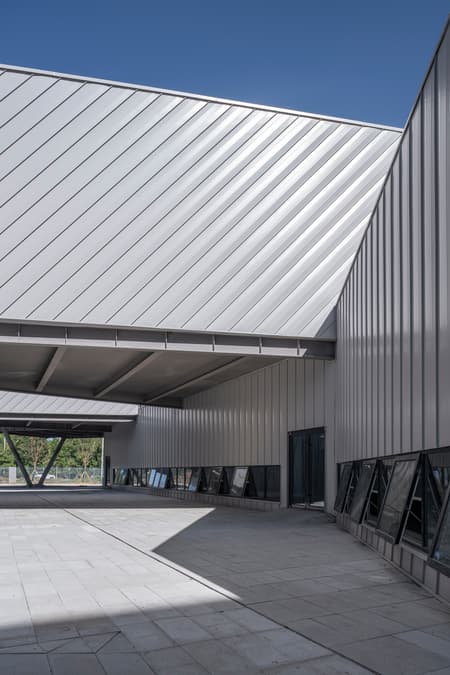 Yue & Yue: Yue Art Museum + Yue Equestrian Hall